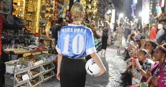 Dolce & Gabanna trebuie să îi achite daune de 70.000 de euro lui Maradona
