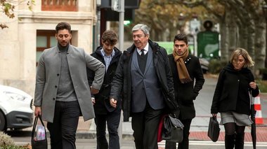Trei tineri, foşti fotbalişti spanioli, au fost condamnaţi la 38 de ani de închisoare pentru că au violat o adolescentă