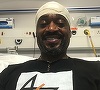 Kevin Young, campion olimpic la atleticm în 1992, a fost rănit într-un accident de autobuz la Swansea