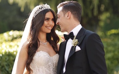 Mesut Ozil şi soţia sa au plătit până acum pentru operaţiile a 219 copii. “Mai sunt multe alte operaţii de făcut”, a anunţat sportivul