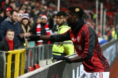 Paul Pogba le-a cerut colegilor săi de la Manchester United să poarte brăţări cu mesaje antirasism