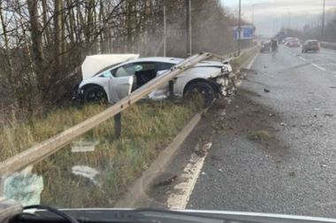 Portarul echipei Manchester United, Sergio Romero, implicat într-un accident rutier. El a scăpat nevătămat, dar şi-a distrus automobilul Lamborghini