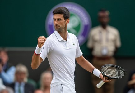 Novak Djokovici s-a calificat pentru a opta oară în finala Australian Open, după 7-6, 6-4, 6-3, cu Roger Federer