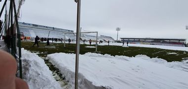 Eforturi la Voluntari pentru deszăpezirea terenului, înaintea meciului cu FCSB