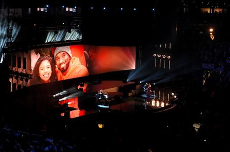 Kobe şi Gianna Bryant, omagiaţi la All-Star Game NBA. Meciul a fost câştigat de echipa LeBron - VIDEO