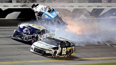 Accident în cursa de 500 de mile de la Daytona: Pilotul Ryan Newman a ajus la spital în stare gravă, dar viaţa nu îi este în pericol - VIDEO