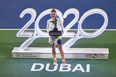 Simona Halep a câştigat turneul de la Dubai şi a obţinut al 20-lea titlu în circuitul WTA / Halep: E special că am câştigat al 20-lea titlu din carieră în 2020. Am luptat atât de mult pentru el şi e minunat. FOTO, VIDEO