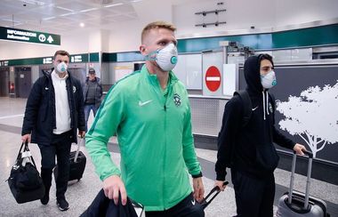 Inter Milano anunţă că ia toate măsurile necesare pentru protejarea jucătorilor la meciul cu Ludogoreţ. Fotbaliştii echipei bulgare, cu măşti la sosirea în Italia