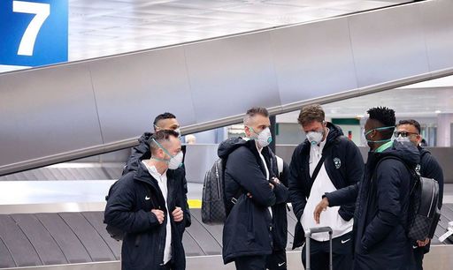 Moţi despre coronavirus: Am fost îngrijoraţi înainte de plecarea în Italia. După ce am aterizat, am văzut oamenii foarte calmi, ceea ce ne linişteşte şi pe noi