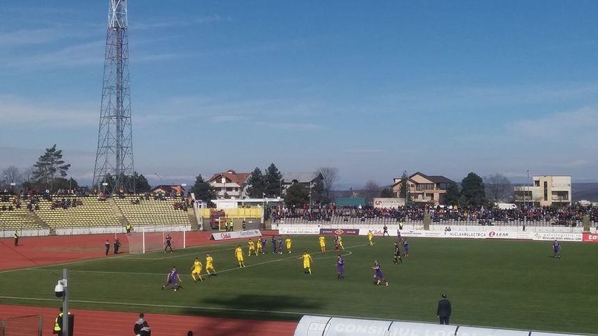 FC Argeş - CS Mioveni, scor 1-1, în Liga a II-a. Oaspeţii au egalat în minutul 90, după ce au primit gol în minutul 81