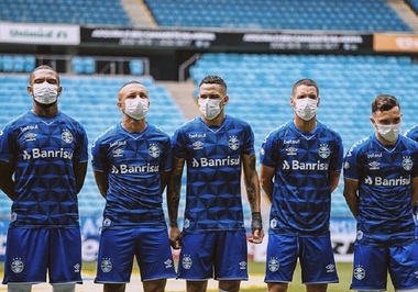 Coronavirus: Jucătorii echipei Gremio, protest cu măşti înaintea meciului cu Sao Luiz. Ei vor suspendarea campionatului