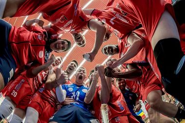 FR Volei a dispus încheierea stagiunii 2019/2020 pe fondul pandemiei Covid-19; campioane: Volei Alba Blaj, la feminin, respectiv Arcada Galaţi