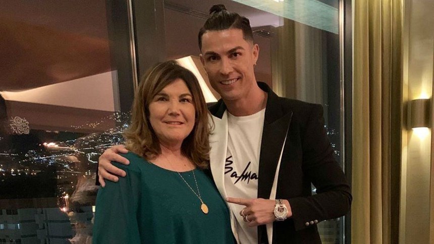 Mama lui Cristiano Ronaldo, care a suferit un AVC la 3 martie, a fost externată