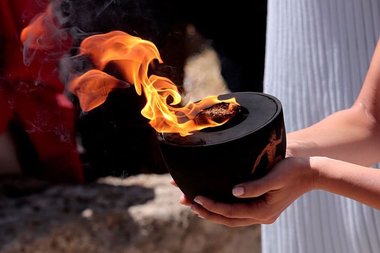 Flacăra olimpică nu va mai fi dusă de purtători, ci într-o maşină