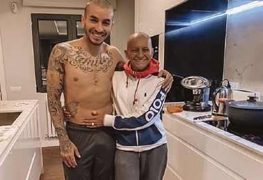 Angel Correa s-a ras în cap din solidaritate cu mama sa, afectată de un cancer