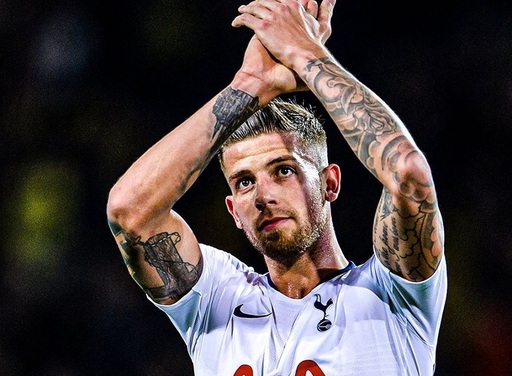 Toby Alderweireld donează tablete spitalelor şi căminelor de bătrâni