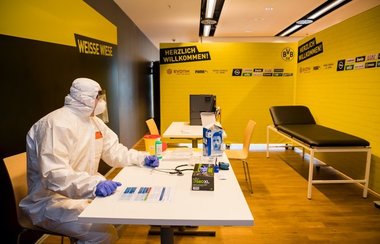 O parte a stadionului echipei Borussia, pusă la dispoziţia autorităţilor sanitare din Dortmund