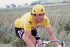 Un tricou al lui Bernard Hinault a fost vândut la o licitaţie cu 12.050 de euro