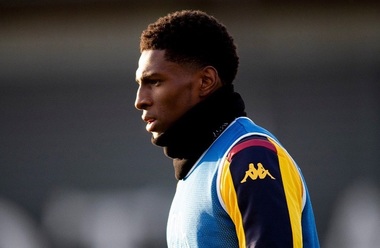 Fotbalistul Kortney Hause (Aston Villa) lansează un single R&B şi va dona toate câştigurile sistemului de sănătate