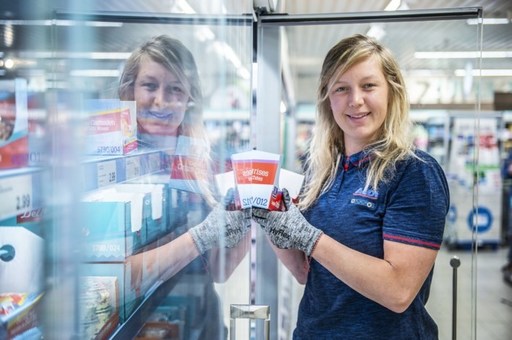 Voleibalista Ilka Van de Vyver, căpitanul naţionalei Belgiei, şi fostă jucătoare la CSM Târgovişte, lucrează la un supermarket