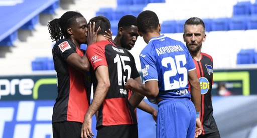 Boyata şi-a cerut scuze pentru că a pus mâinile pe faţa unui coleg, la un meci din Bundesliga
