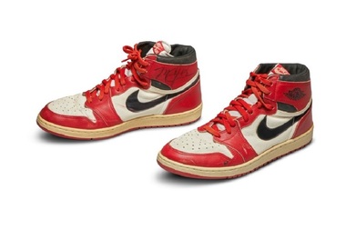 O pereche de ghete Air Jordan purtată de Michael Jordan, vândută la licitaţie cu 560.000 de dolari