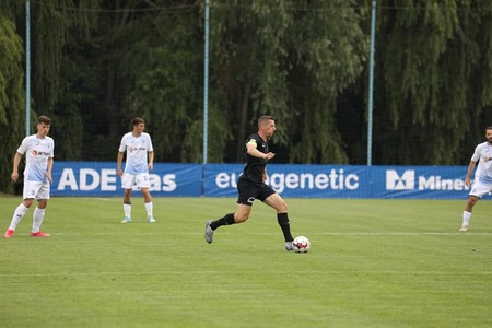 FC Viitorul a învins Universitatea Craiova, scor 3-0, în primul amical al zilei, disputat la baza sportivă a craiovenilor