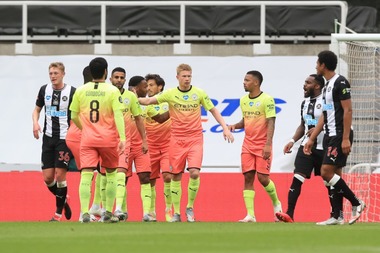 Manchester City, deţinătoarea trofeului, s-a calificat în semifinalele Cupei Angliei