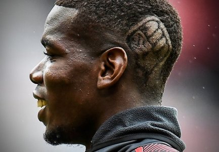 Paul Pogba (Manchester United) şi-a schimbat coafura; el şi-a făcut o tunsoare cu simbolul mişcării antirasiste ''Black Lives Matter'' - FOTO