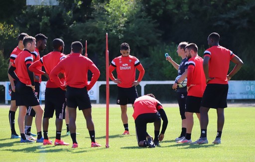 Un fotbalist al echipei Guingamp a fost testat pozitiv cu coronavirus