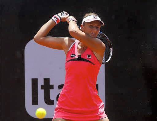 Irina Begu, în semifinale la Praga, după un meci de peste 2 ore şi 40 de minute, disputat pe parcursul a două zile. În penultimul act, ea va evolua contra Simonei Halep