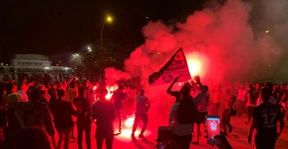 Fanii PSG au sărbătorit pe Champs-Elysees şi la stadionul Parc des Princes calificarea în finala LC - VIDEO