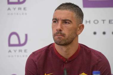Kolarov (AS Roma), aproape de Inter Milano, unde este dorit de Conte