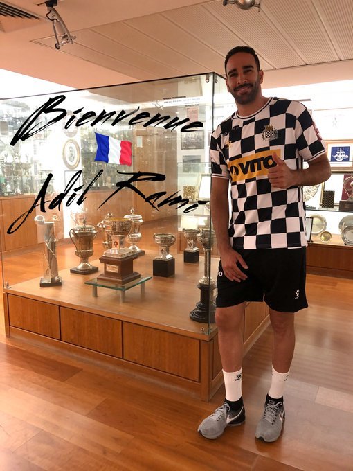 Adil Rami a semnat un contract pe două sezoane cu Boavista Porto