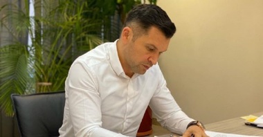 Dezinfectarea picioarelor sportivilor şi a suprafeţelor de luptă, teste, izolare în cantonamente, între normele pentru reluarea competiţiilor de contact