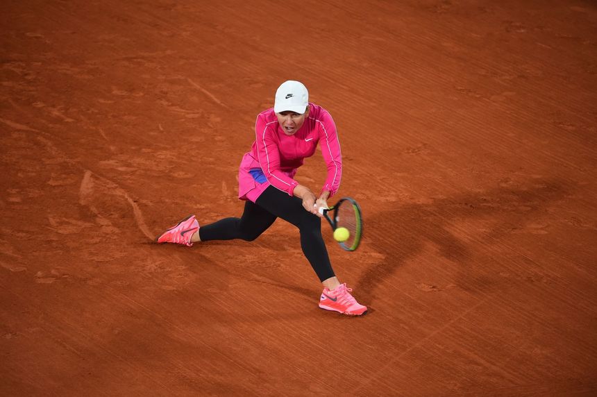 Simona Halep, calificare fără probleme de ziua sa în turul doi la Roland Garros, după 6-4, 6-0, cu Sara Sorribes Tormo