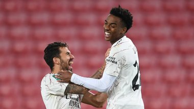 Arsenal Londra s-a calificat în sferturile Cupei Ligii Angliei învingând Liverpool la loviturile de departajare