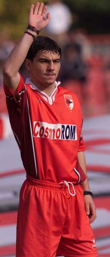 Cosmin Contra şi mai mulţi jucători ai echipei Dinamo au aprins lumânări la mormântul lui Cătălin Hâldan