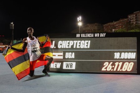 Record mondial la 10.000 de metri stabilit de ugandezul Joshua Cheptegei 