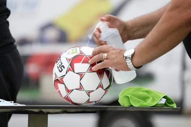 Universitatea Craiova: Fotbaliştii, negativi la noua testare Covid-19. Două persoane din staful tehnic, găsite infectate