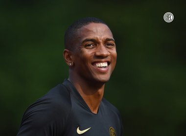 Inter Milano: Şi Ashley Young are coronavirus