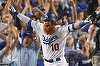 Justin Turner, câştigător al MLB cu LA Dodgers, a aflat în timpul finalei că are coronavirus. El a stat alături de colegi şi oficiali, chiar şi fără mască, după meci