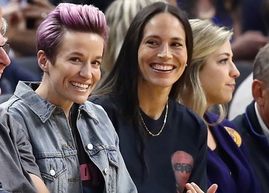 Fotbalista Megan Rapinoe şi baschetbalista Sue Bird s-au logodit