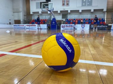 Dinamo Bucureşti, calificată în optimile Challenge Cup la volei masculin după neprezentarea echipei Barkom Lvov la meciul retur