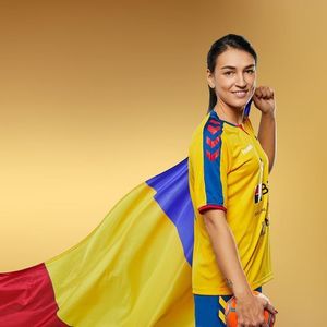 Cristina Neagu, de Ziua Naţională: În două zile jucăm la Campionatul European de handbal. Ne vom gândi la voi şi vom juca pentru voi, pentru noi şi pentru România