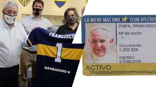 Papa Francisc, care ţine cu San Lorenzo, a devenit abonat al clubului Boca Juniors