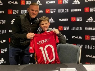 Fiul lui Wayne Rooney, Kai, a semnat cu Manchester United