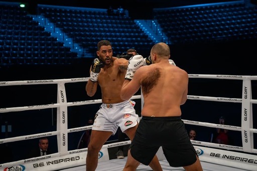 Benny Adegbuyi l-a învins pe Badr Hari la gala Glory 76 de la Rotterdam