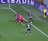 Turcia: Căpitanul echipei Sivasspor, eliminat după ce a vrut să-i arate arbitrului, cu telefonul mobil, că a greşit la o fază - VIDEO - 
