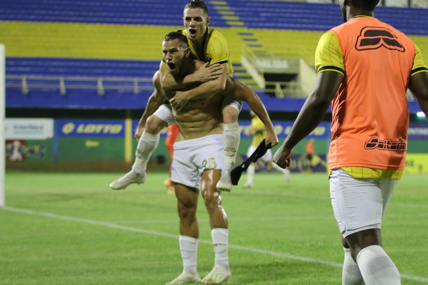 Raul Bobadilla riscă sancţiuni după ce a sărbătorit un gol dezbrăcându-se aproape complet - VIDEO